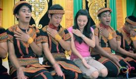 saman-traditional-dance-aceh-1.jpg